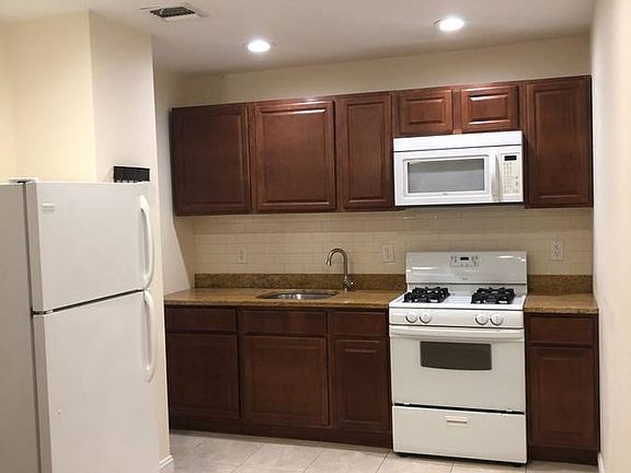 2nd image of 101 N Park Ave