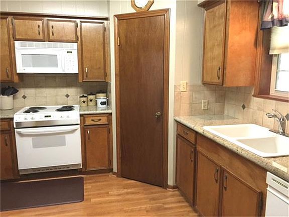 2nd image of 1440 Bell Oaks Dr