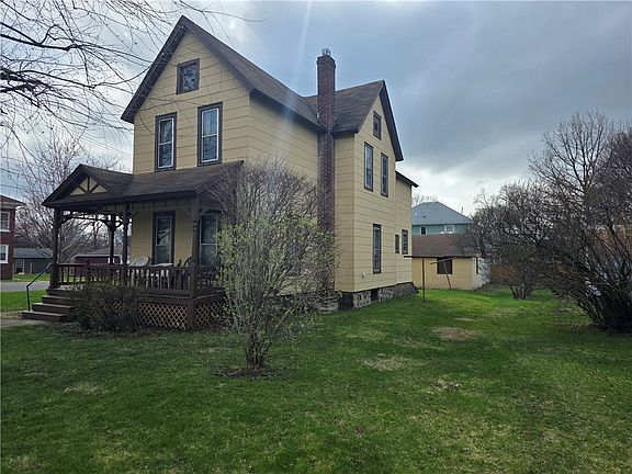 4th image of 920 N Main St