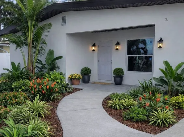 Charming 2 Bedroom, 2 Bathroom Dunedin Triplex Prime Location! Coming Soon