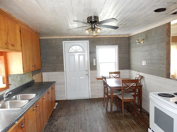 3rd image of 644 Saint Marys Rd