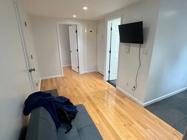 216 E 36th St #8F — Photo 2