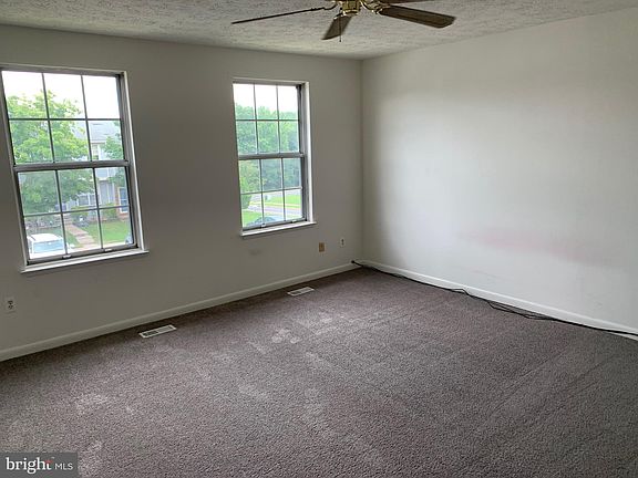 5th image of 923 N Olive Branch Ct