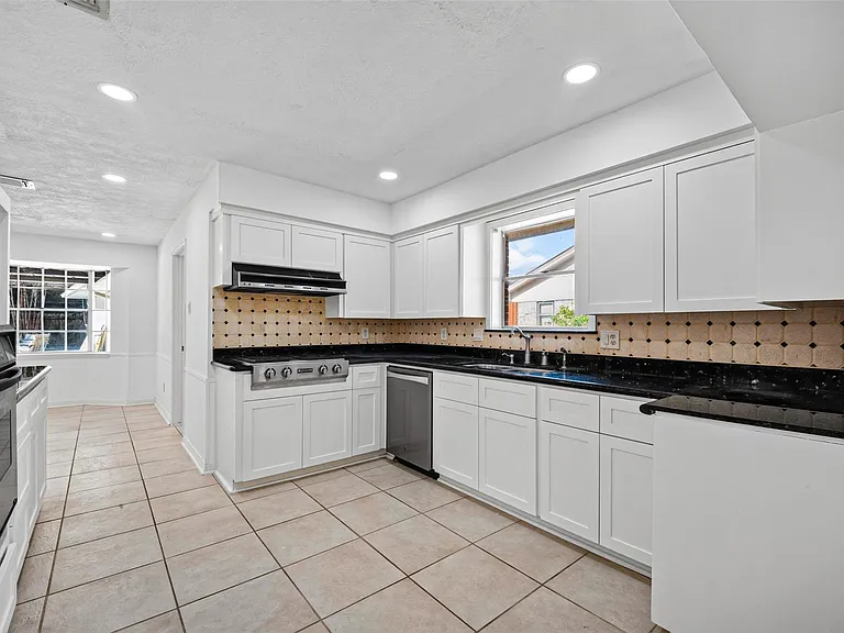 3910 Chile Dr — Photo 9