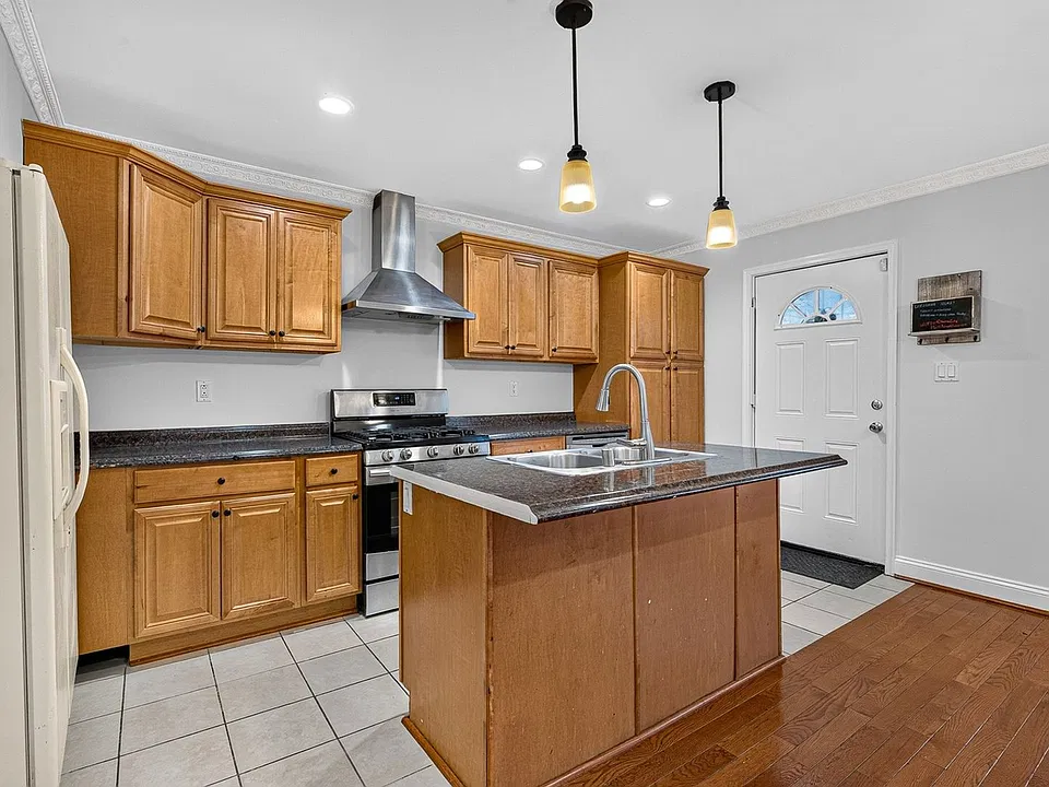 805 Arnold Ct
