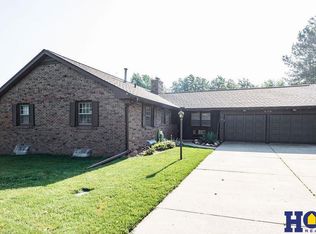 610 Wedgewood Dr, Lincoln, NE 68510