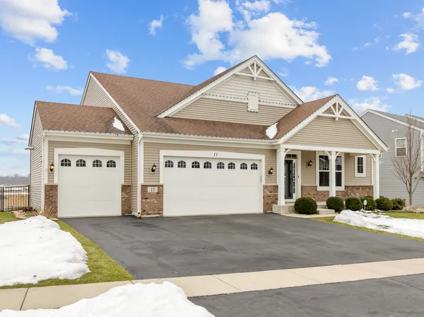 11 Catamaran Cir, Pingree Grove, IL 60140