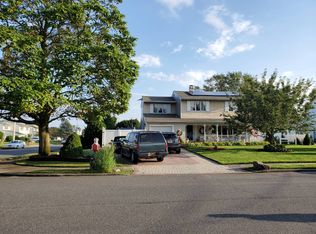 83 Cannon Dr, Holbrook, NY 11741