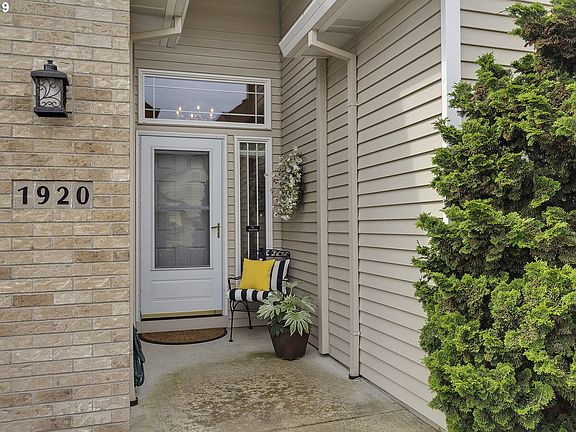 2nd image of 1920 NE Harewood Pl