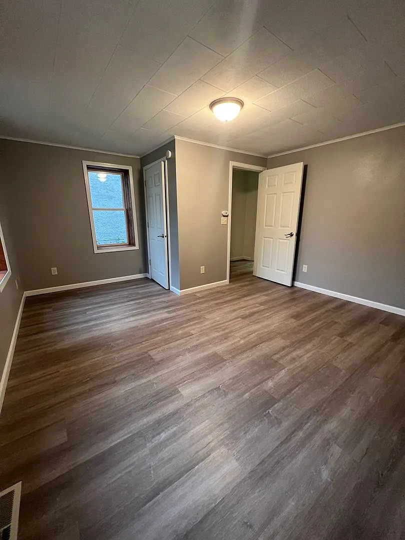 4 Bedroom La Crosse Home with Garage, Fenced Yard & In-Unit Laundry — Photo 1