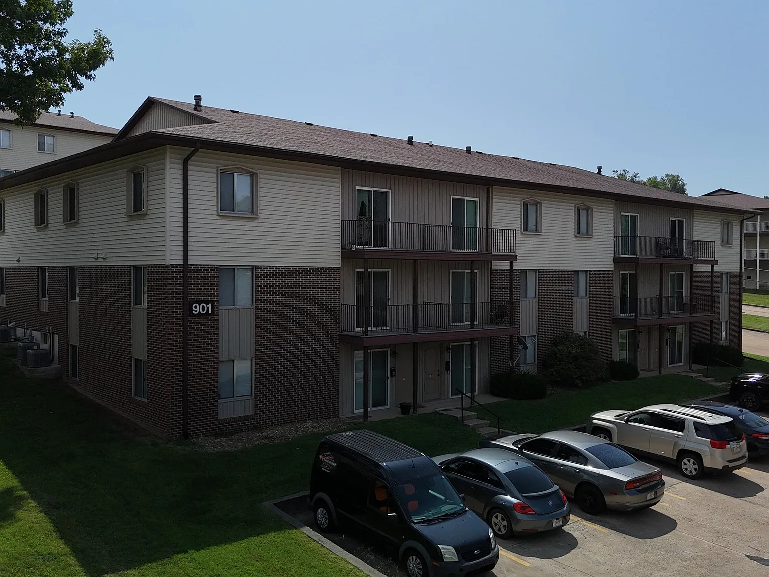 2 bed, 1.0 bath, $950 — Photo 1