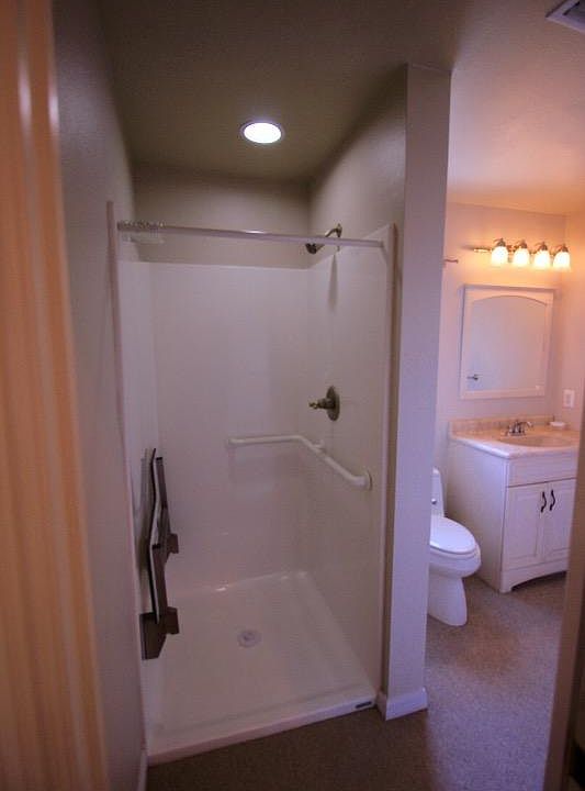 walk in shower/ bathroom