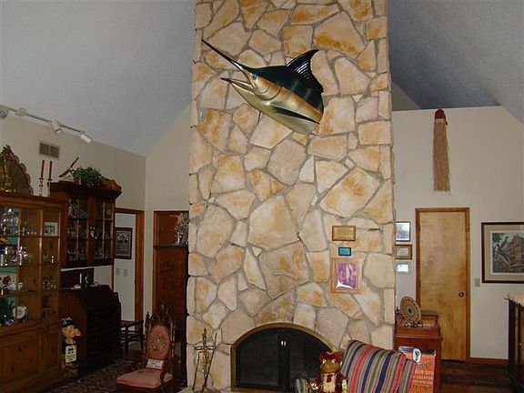 3rd image of 15 Hillside Dr