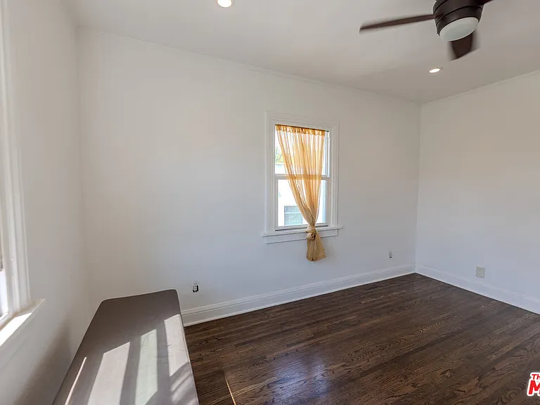 1067 S Sycamore Ave — Photo 44