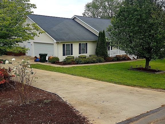 2nd image of 106 Pelican Ln