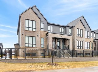 810 D Roger Griffiths Ave #D, Ottawa, ON K2S3A9