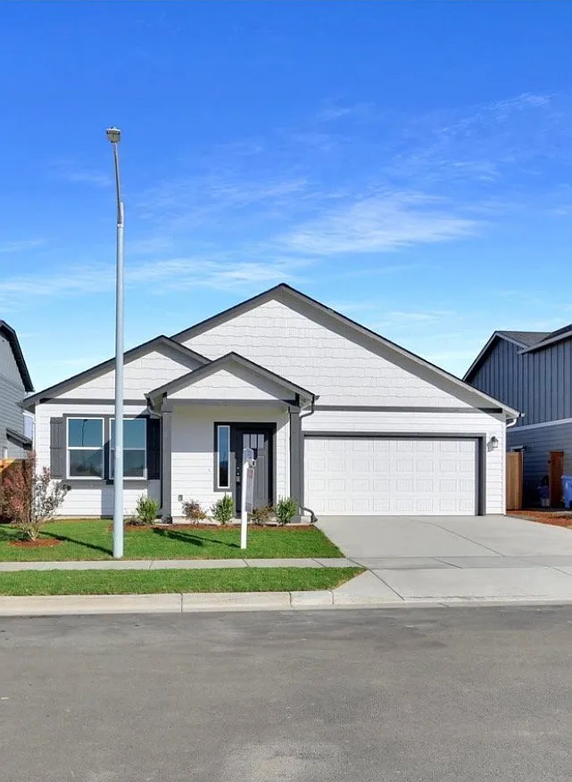 Elegant, Move-In Ready Home Available for Immediate Rent — Photo 1
