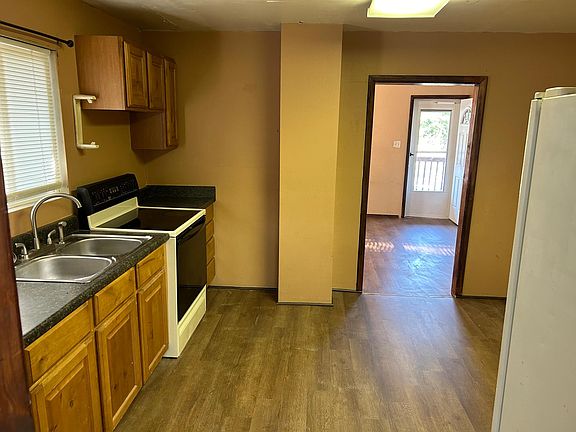 5th image of 221 W Locust Ave