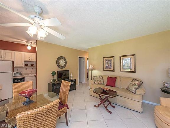 4th image of 167 N Collier Blvd APT J5