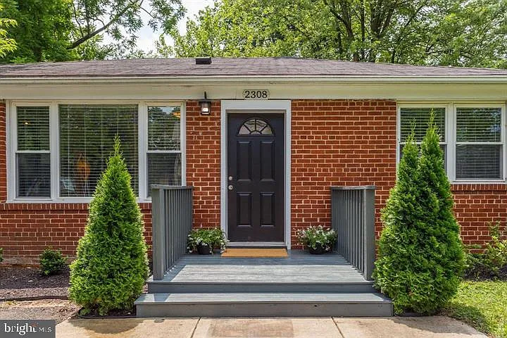 3 bed, 1.0 bath, 840 sqft, $2,750 — Photo 3