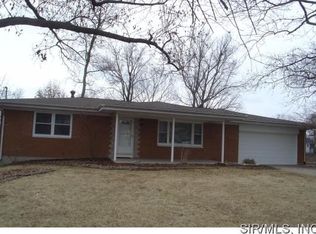 427 E Lake Dr, Edwardsville, IL 62025