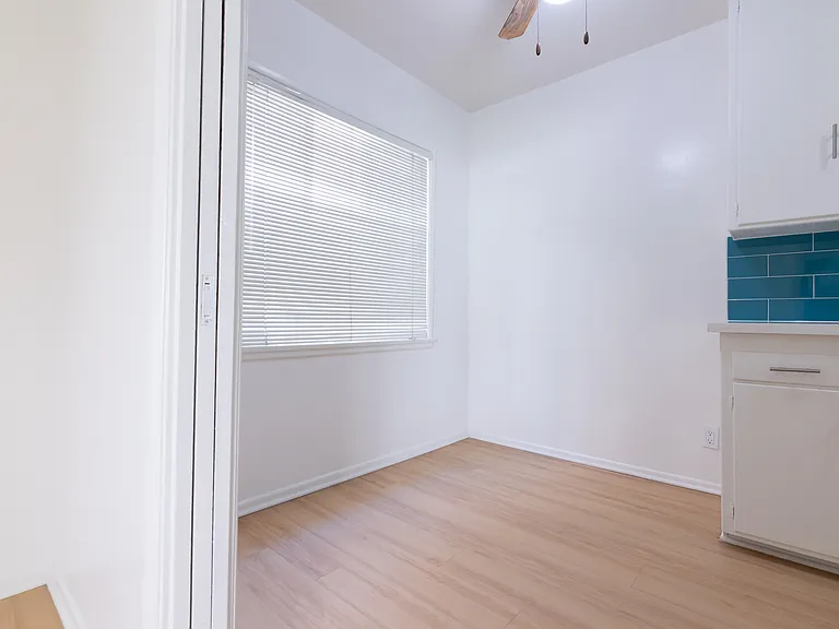 Gayley Manor Apartments — Photo 84