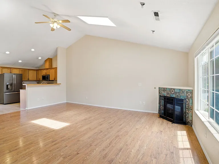 307 NW Angela Ln — Photo 7