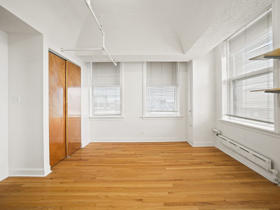 4 br penthouse bedroom