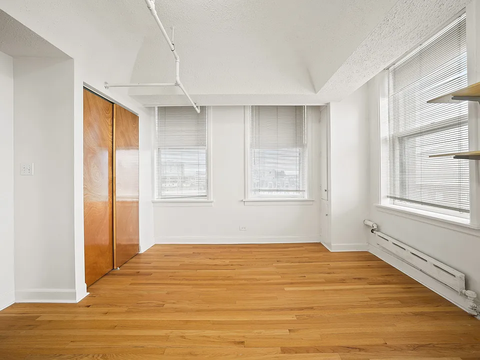 4 br penthouse bedroom
