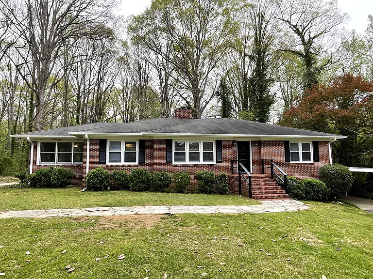 1605 Cherokee Rd — Photo 2