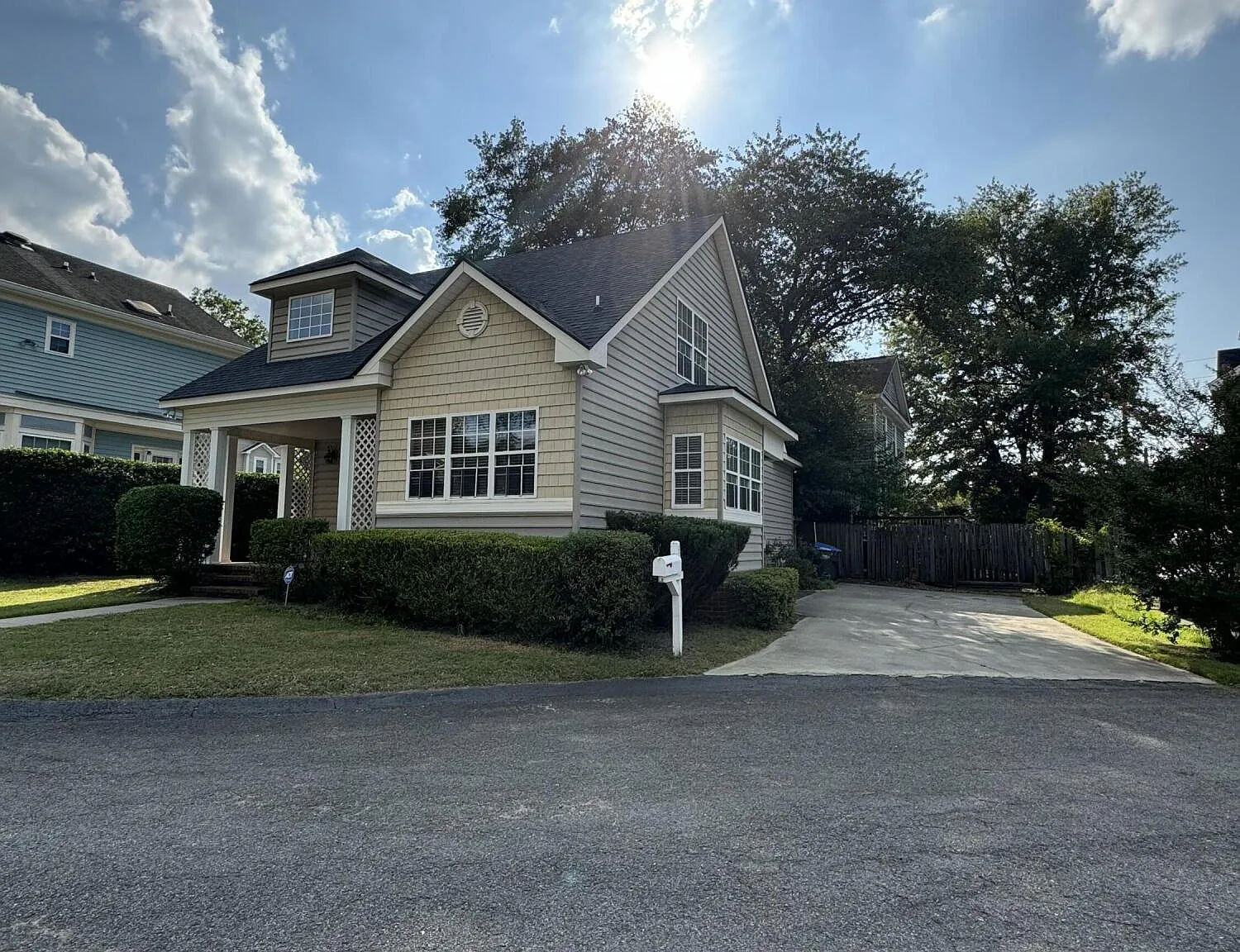 3 bed, 3.0 bath, 1598 sqft, $1,700 — Photo 2