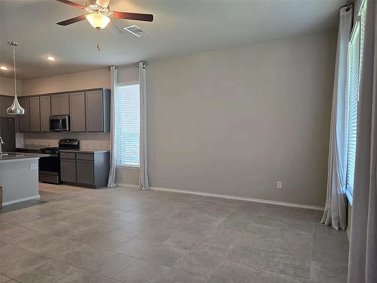 8711 Fox Trail Dr — Photo 10