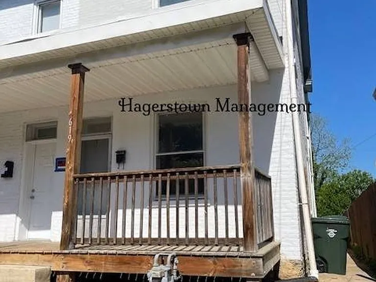 617-619 S Mulberry St — Photo 1