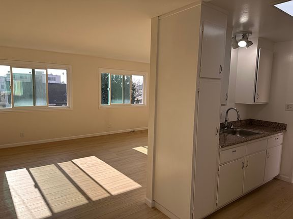 5th image of 2604 Fruitvale Ave #301