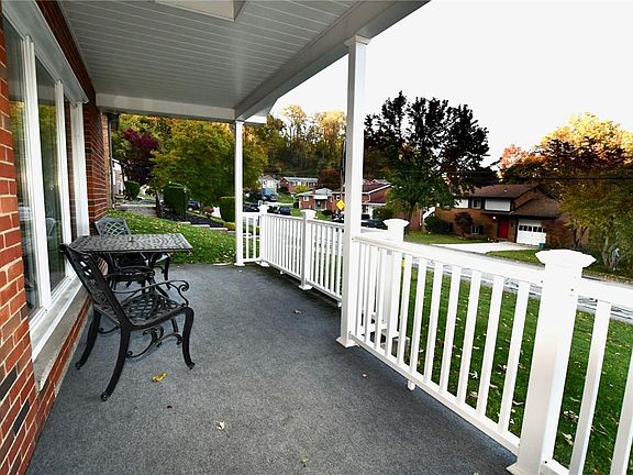 2nd image of 525 Lucia Dr