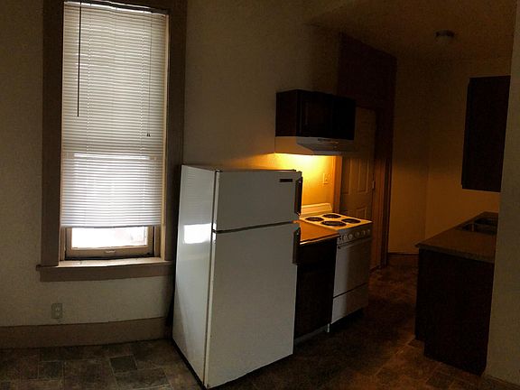 3rd image of 310 S 11th St