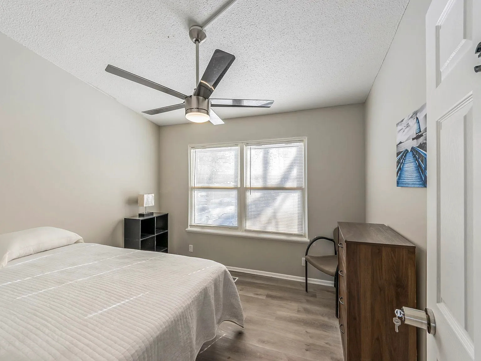 4 bed, 2.0 bath, 1896 sqft, $724 — Photo 1