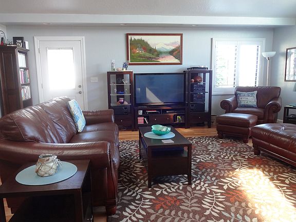 2nd image of 2365 Cypress Ave