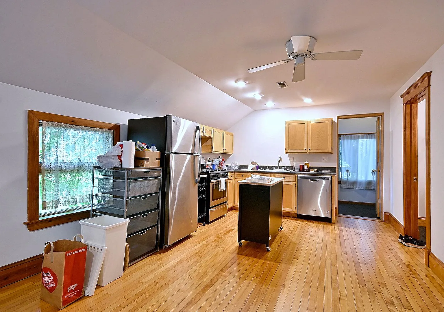 2724 N Racine Ave — Photo 3