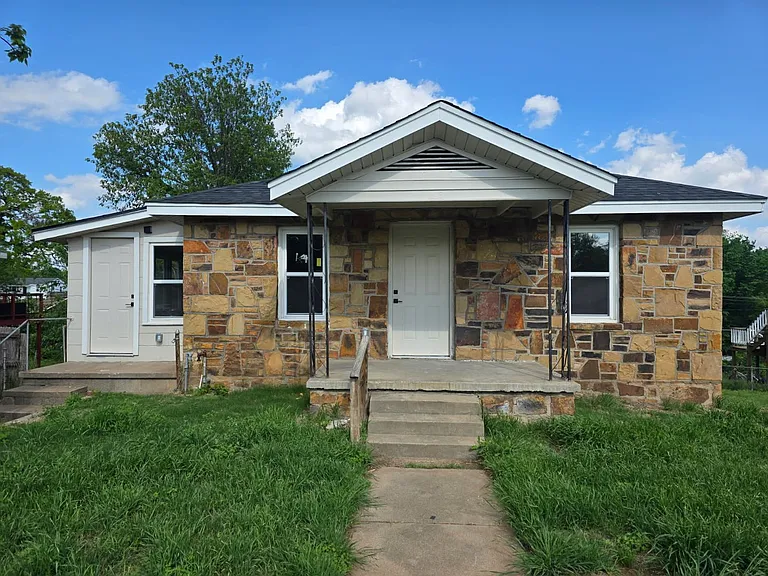815 N Wilson Ave — Photo 1