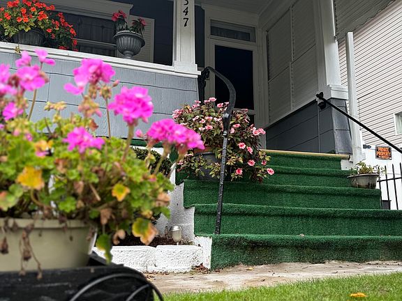 3rd image of 347 Muir Ave