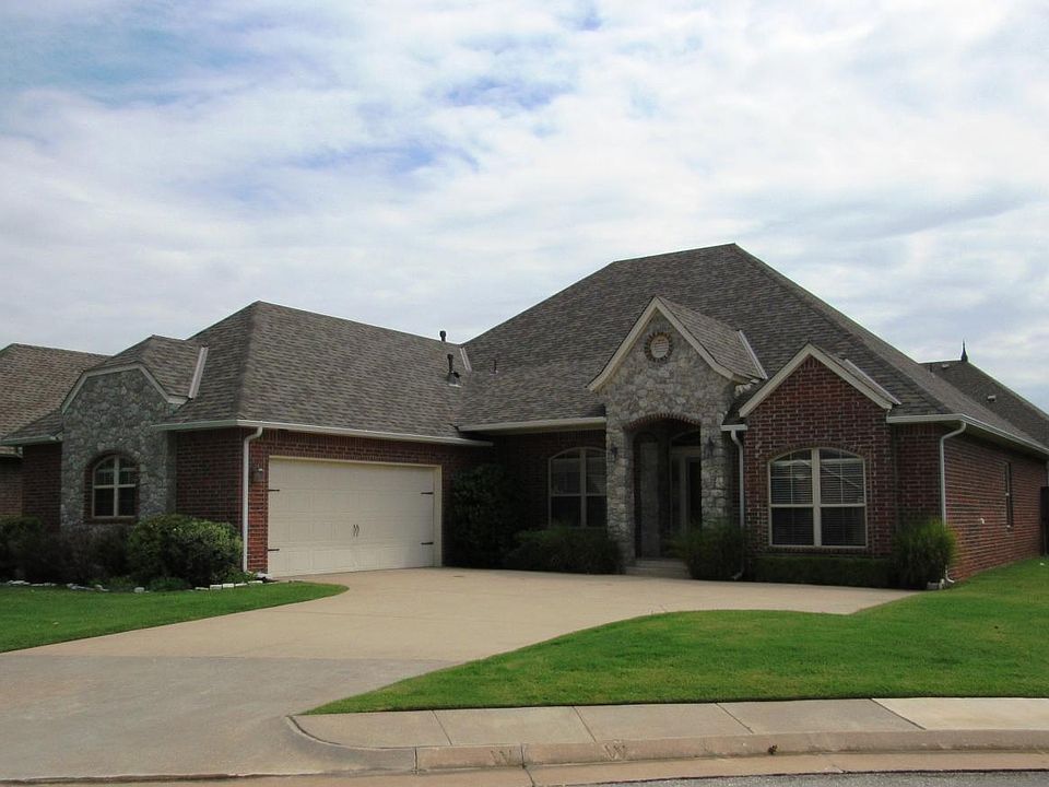 1st image of 8408 NW 124th Cir