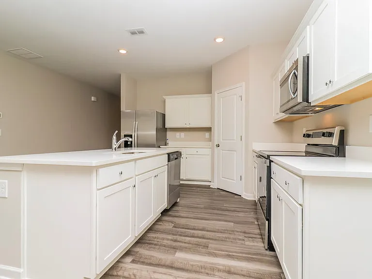 506 Knightsbridge Ln — Photo 6