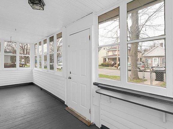 3rd image of 744 Blaine Ave