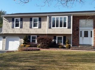 369 Thrift St, Ronkonkoma, NY 11779