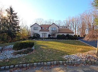41 Verrazano Dr, Middletown, NJ 07748