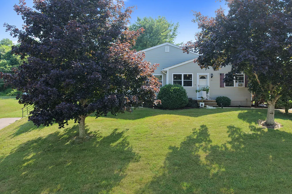 2 bed, 864 sqft, $2,400 — Photo 1