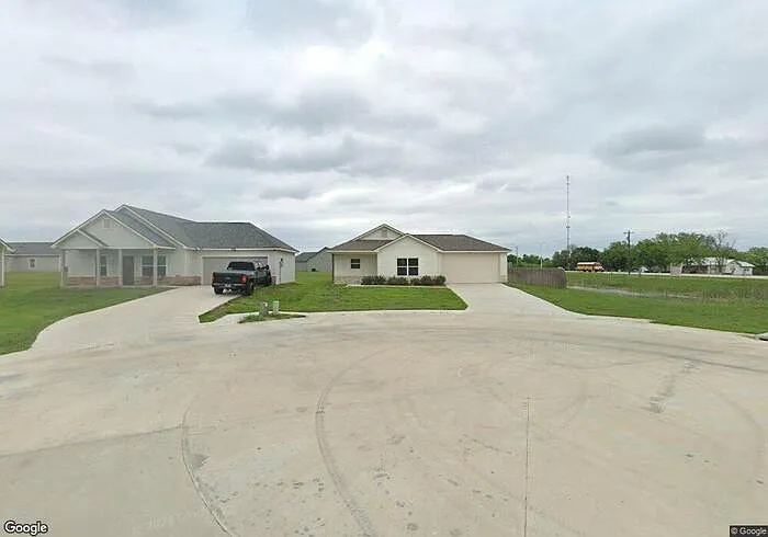 105 Macaw Ave — Photo 2