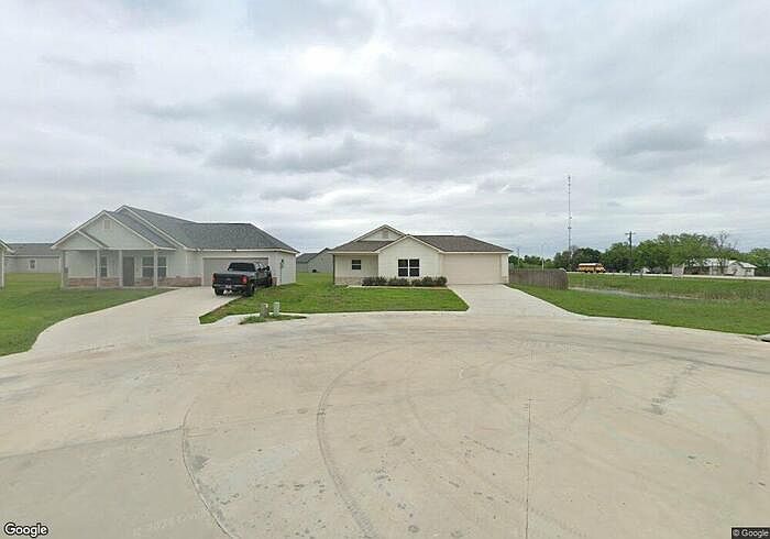 2nd image of 105 Macaw Ave