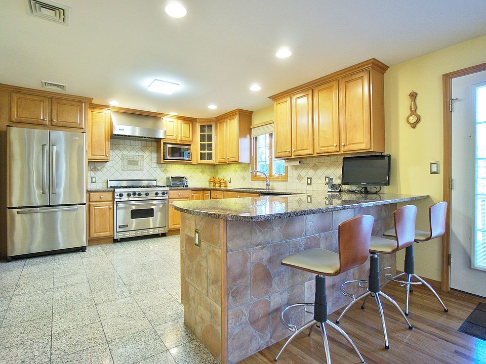 1st image of 111 Vista Ave